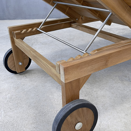 Slow | Arcadia Sunbed With Wheels Teak | Tumbonas | Set Collection