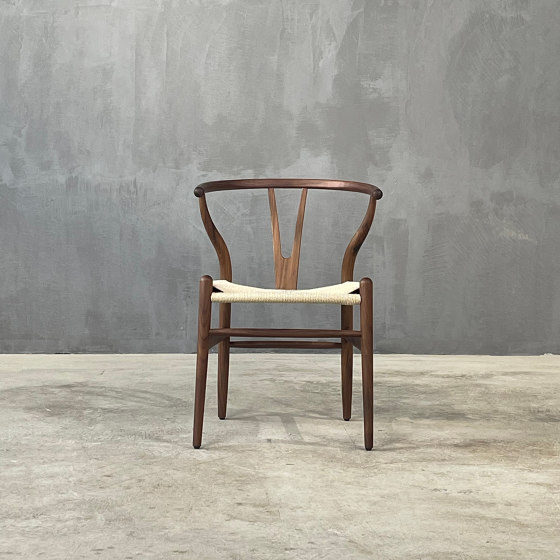 Classics | The Layla Dining Armchair Walnut | Sessel | Set Collection