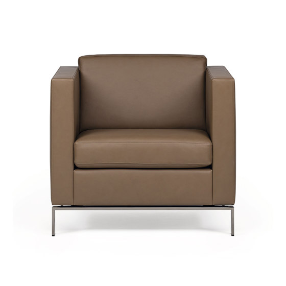 Foster 500 Armchair | Armchairs | Walter K.