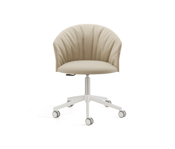 Copa chair - five casters base & soft upholstery | Sedie | viccarbe