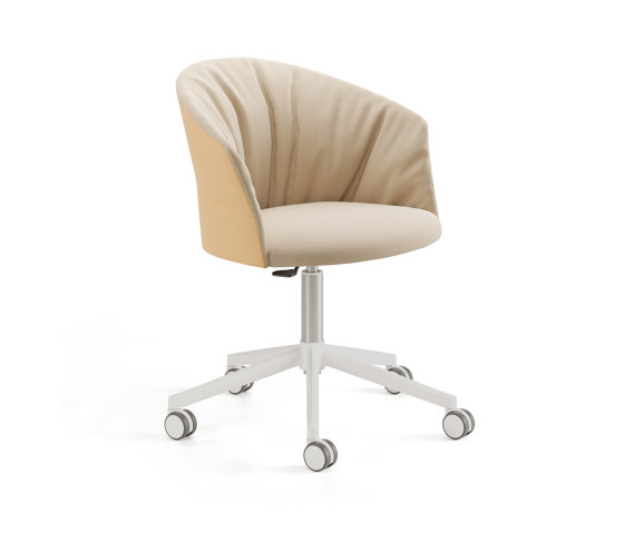 Copa chair - five casters base & soft upholstery | Chaises | viccarbe