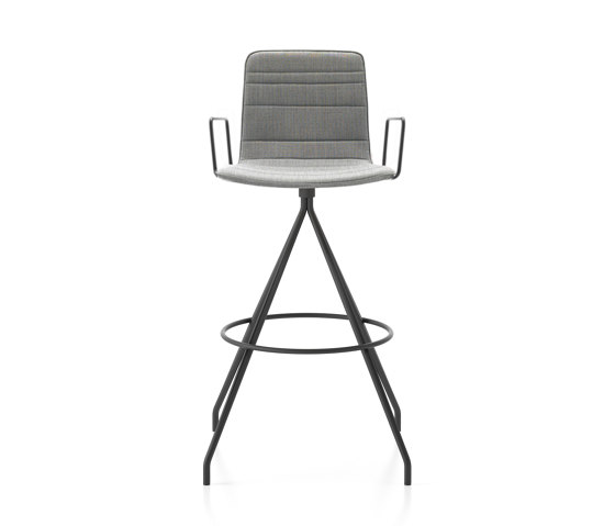 Klip stool - swivel base bar height & lined upholstery | Tabourets de bar | viccarbe