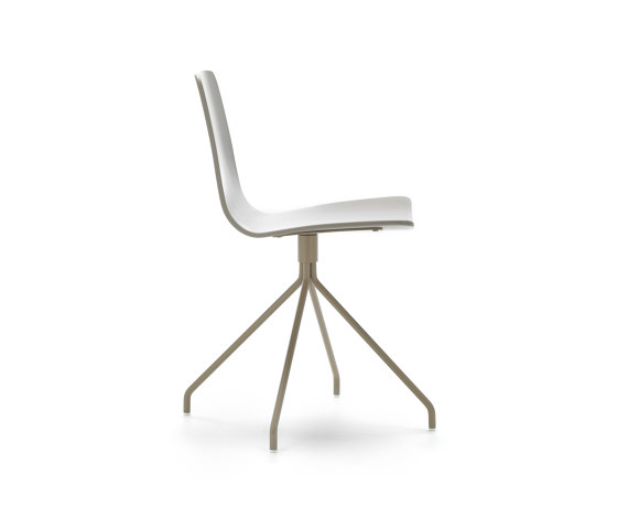 Klip chair - swivel base & stained / lacquered seat | Sedie | viccarbe