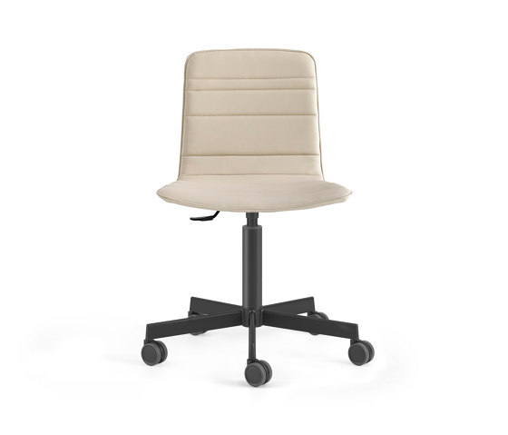 Klip chair - five casters base & lined upholstery | Sedie | viccarbe