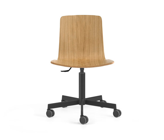 Klip chair - five casters base & stained / lacquered seat | Chairs | viccarbe