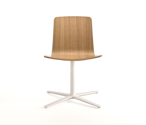 Klip chair - flat swivel base & stained / lacquered seat | Chaises | viccarbe