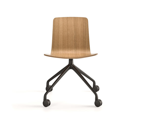 Klip chair - pyramid swivel with casters base & stained / lacquered seat | Chairs | viccarbe