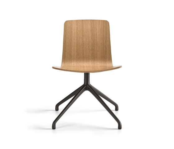 Klip chair - pyramid swivel base & stained / lacquered seat | Chaises | viccarbe