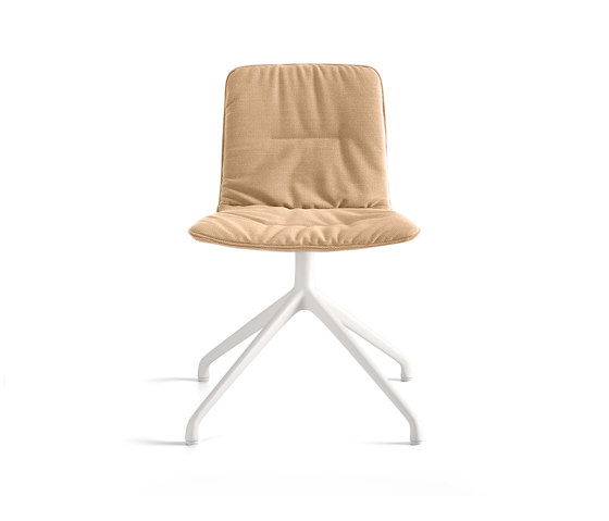 Klip chair - pyramid swivel base & soft upholstery | Sedie | viccarbe