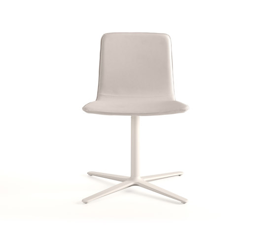 Klip chair - flat swivel base & smooth upholstery | Sedie | viccarbe