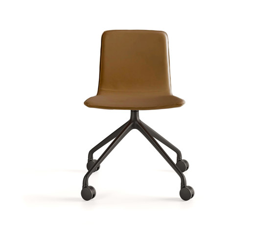 Klip chair - pyramid swivel with casters base & smooth upholstery | Sedie | viccarbe