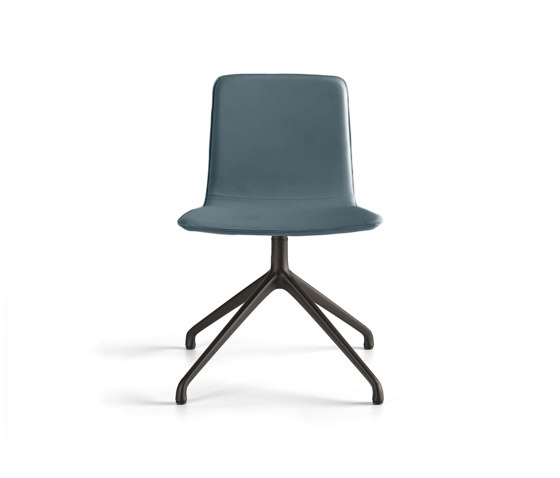 Klip chair - pyramid swivel base & smooth upholstery | Chaises | viccarbe