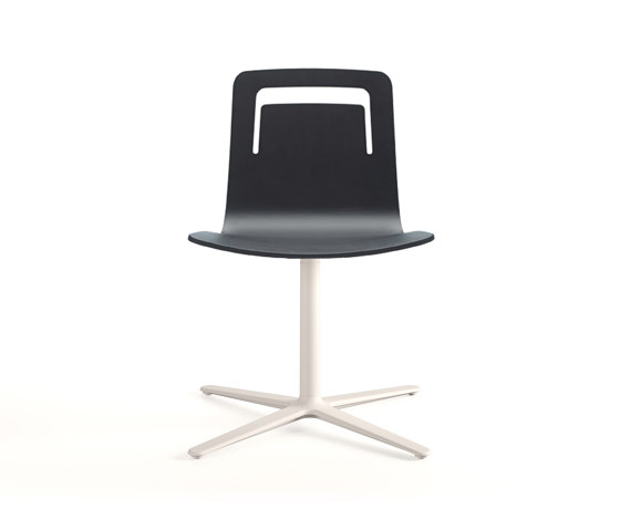 Klip chair - flat swivel base & stained / lacquered seat with handle | Stühle | viccarbe