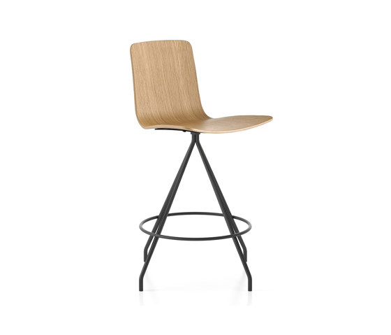 Klip stool - swivel base counter height & stained seat | Sgabelli bancone | viccarbe