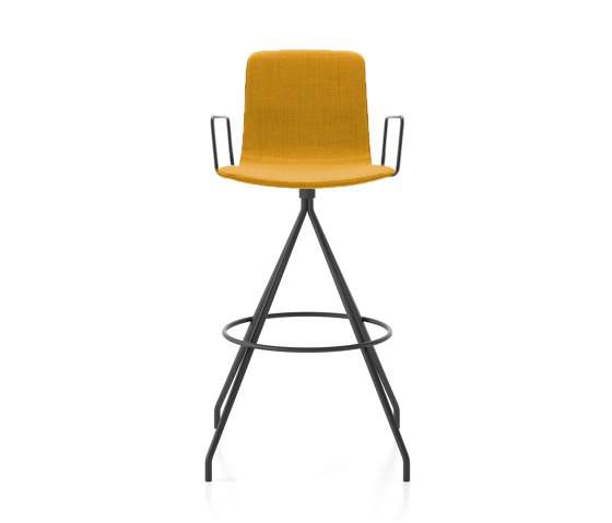 Klip stool - swivel base bar height & smooth upholstery | Tabourets de bar | viccarbe