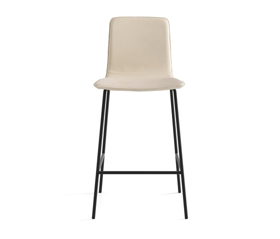 Klip stool - fixed base counter height & smooth upholstery | Sgabelli bancone | viccarbe