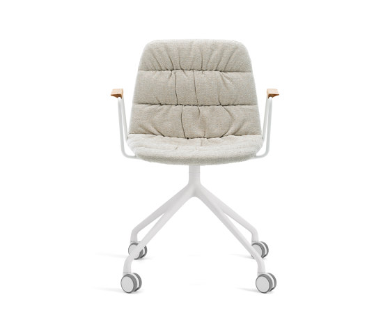 Maarten chair - pyramid swivel base with casters & soft upholstery | Sedie | viccarbe