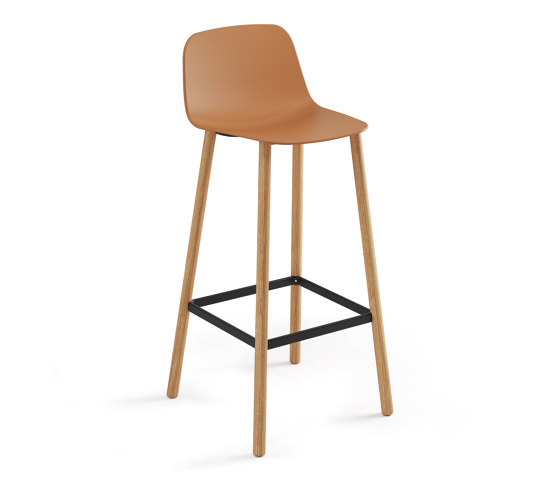 Maarten Plastic stool - four wooden legs base bar height | Barhocker | viccarbe