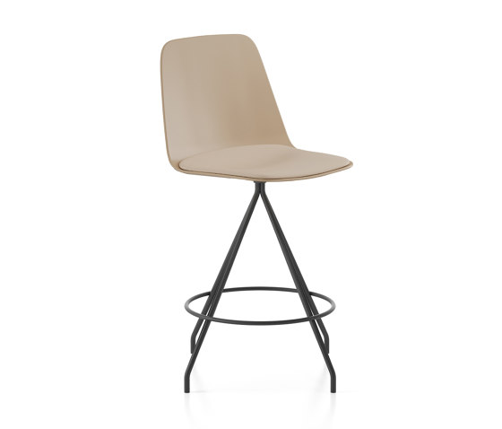 Maarten Plastic stool - swivel base counter height & high backrest with cushion | Tabourets de bar | viccarbe