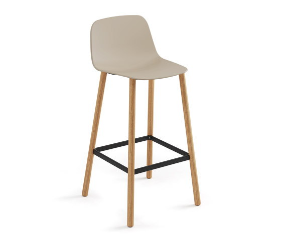 Maarten Plastic stool - four wooden legs base counter height | Sgabelli bancone | viccarbe