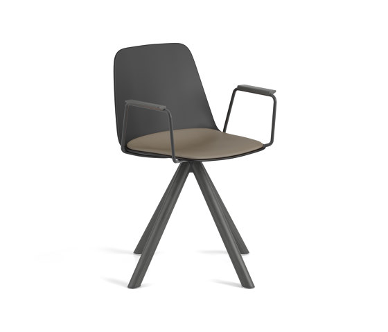 Maarten Plastic chair - wooden swivel base with cushion | Stühle | viccarbe