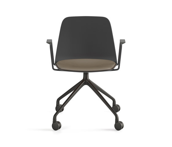 Maarten Plastic chair - pyramid swivel base with casters & cushion | Stühle | viccarbe