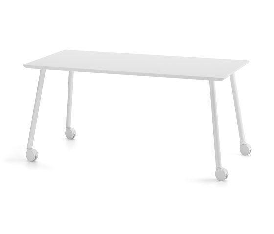 Maarten table 160x90 with casters | Dining tables | viccarbe