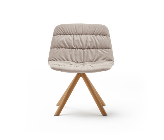 Butaca Maarten - base giratoria y tapizado soft | Sillones | viccarbe