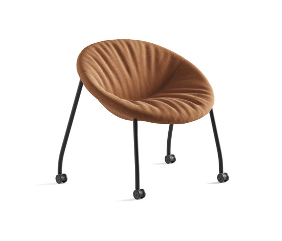 Zoco lounge chair with casters | Sedie | viccarbe