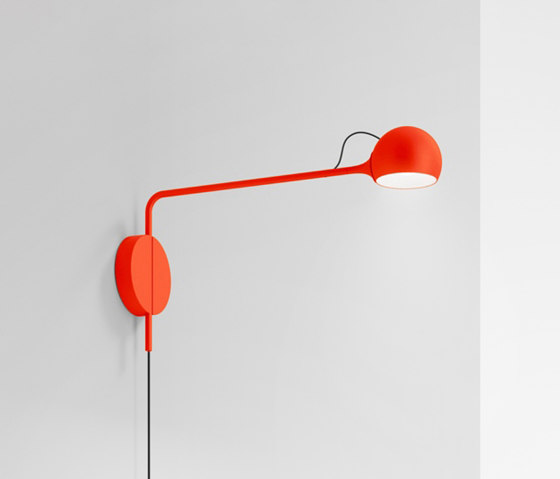 Ixa Wall Plug | Lampade parete | Artemide