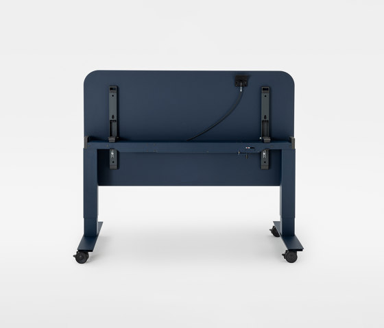 Follow Tilting Monochromatic 299RCAR | Desks | Mara