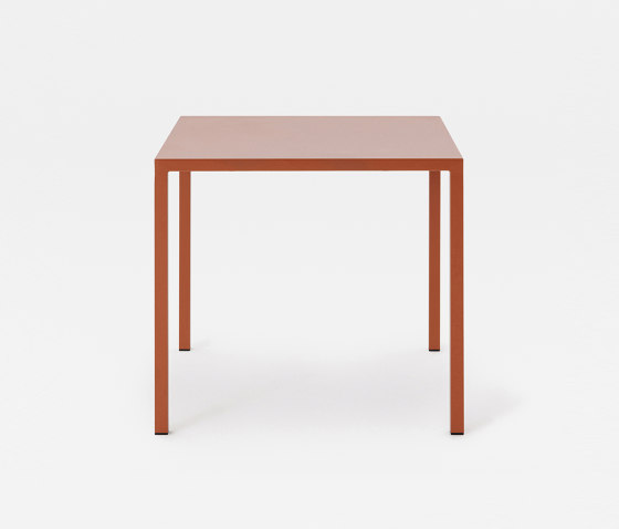 Ivo 222 | Bistro tables | Mara