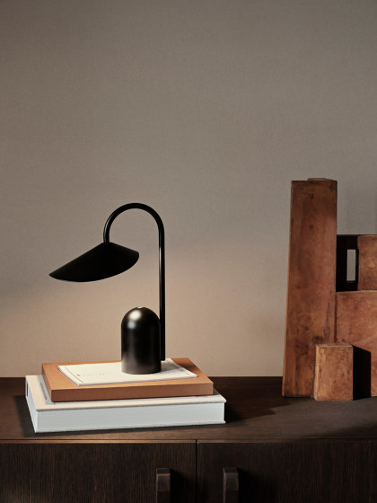 Arum Portable Lamp - Black | Lámparas de sobremesa | ferm LIVING