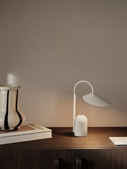 Arum Portable Lamp - Cashmere | Tischleuchten | ferm LIVING