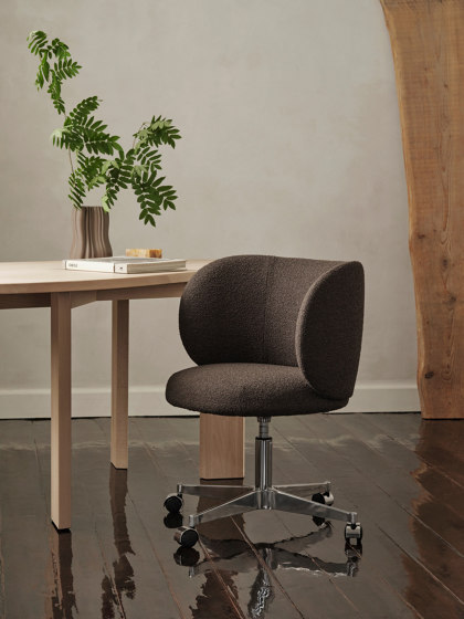 Rico Dining w. Castors Soft Bouclé - Dark Brown | Chaises | ferm LIVING