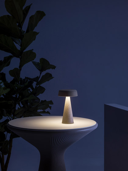 Fade | Table Lamp | Tischleuchten | PLUST