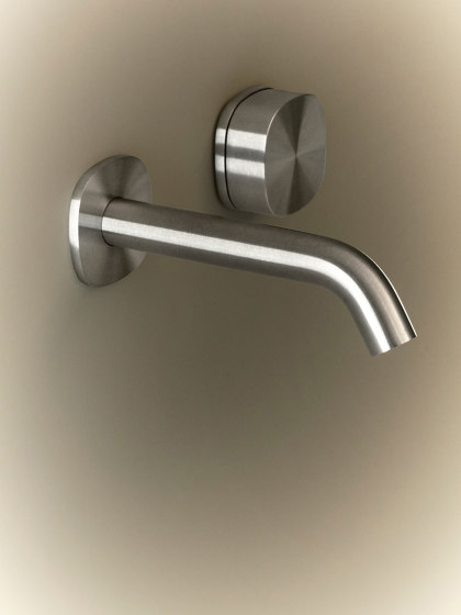 Super | Progressive wall mixer with 150mm spout | Wash basin taps | Quadrodesign