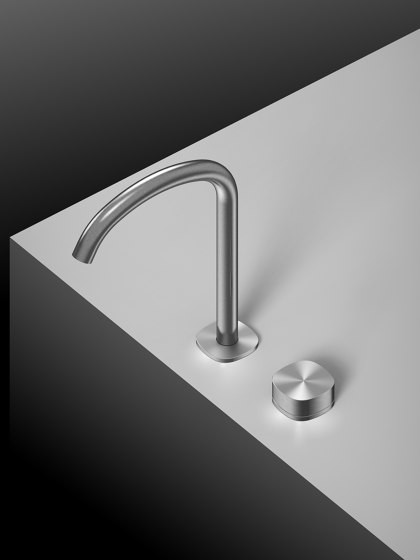 Super | Progressive two-hole countertop mixer group with swivel spout | Bath taps | Quadrodesign