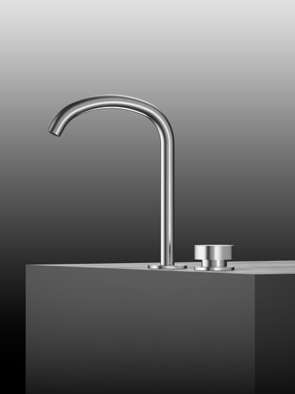 Super | Traditional two-hole countertop mixer group with swivel spout | Bath taps | Quadrodesign