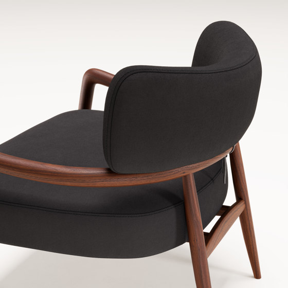 Botero Lounge Chair | Sessel | Wewood