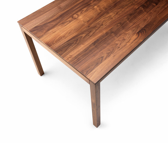 Flynt Walnut | Dining tables | Kluskens Meubelcreaties