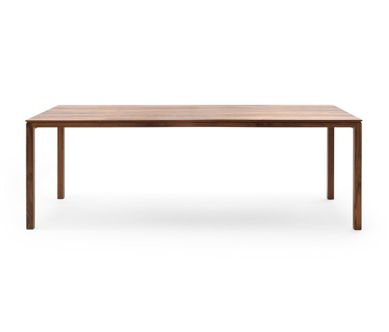 Flynt Walnut | Dining tables | Kluskens Meubelcreaties