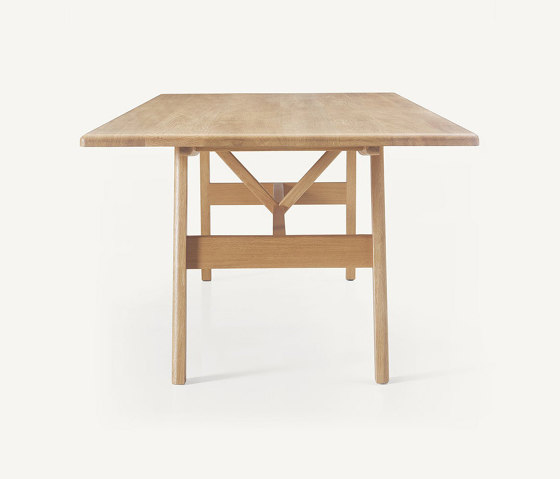 Kant Tables | Dining tables | BassamFellows