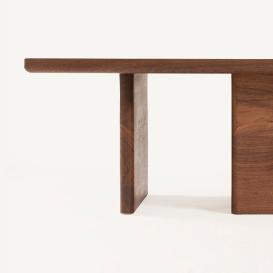 Asymmetric Occasional Tables | Mesas de centro | BassamFellows