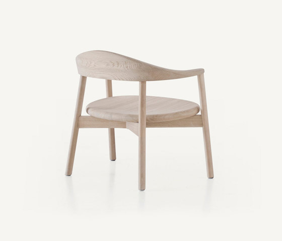 Pebble Lounge Armchair | Sessel | BassamFellows