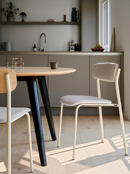 S 243 | Stühle | Thonet