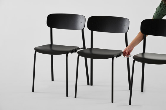 S 243 | Stühle | Thonet