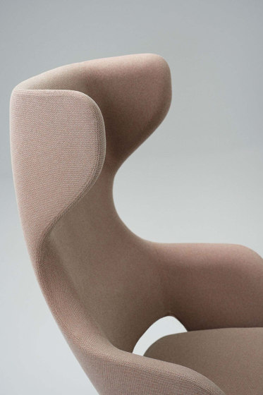 Sandie Lounge Chair | Sessel | Narbutas