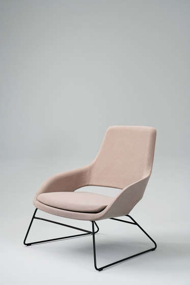 Sandie Lounge Chair | Sessel | Narbutas