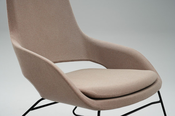 Sandie Lounge Chair | Sessel | Narbutas